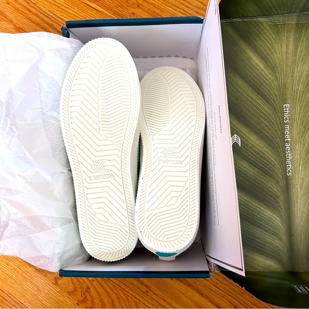Cariuma The Skimm Low Cut Sneaker - Picture 5 of 7